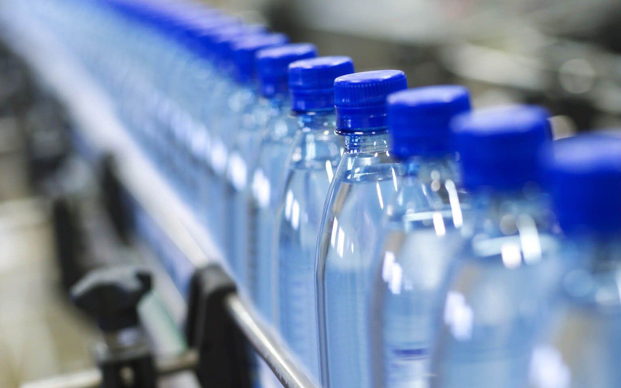 Plastmasas Pudeles Turpina Mainīties, Pēc Neņemamajiem Vākiem Parādījās Vēl Viena Jaunāka: Tādas Tās Būs.