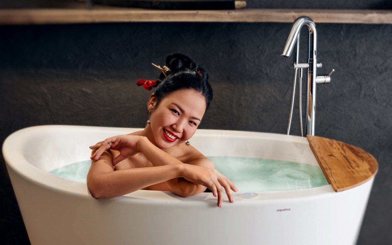 Tāpēc Tālruņa Lietošana Vannas Istabā (Patiesi) Nav Labākā Ideja