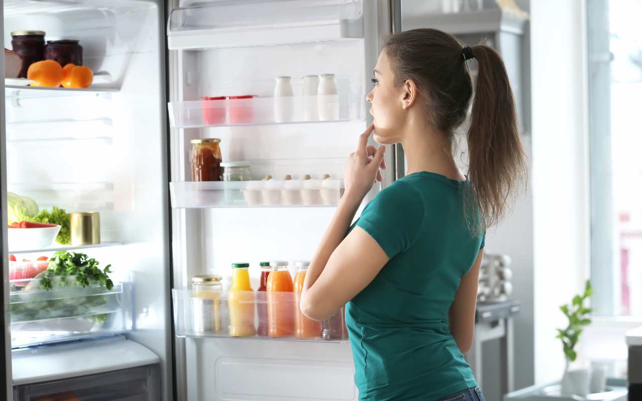 Ne Balinātājs, Ne Pārtikas Soda: Kā 5 Minūtēs Dabīgi Dezinficēt Ledusskapi