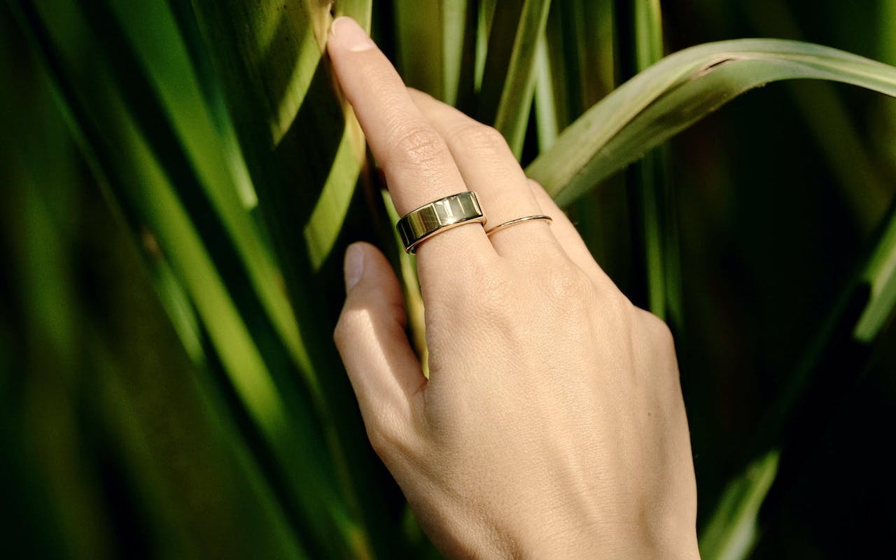Ko Par Jums Stāsta Jūsu Gredzeni? Ja Jūs Tos Valkājat Mazajā Pirkstā, Tie Simbolizē Izsmalcinātību; Pēc Spēka Indeksa.
