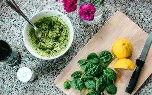 Vecāki Bija Taisnībā: Šis 30 Sekunžu Ilgais Žests Padara Spinātus Maigus Līdz Pat Februārim.