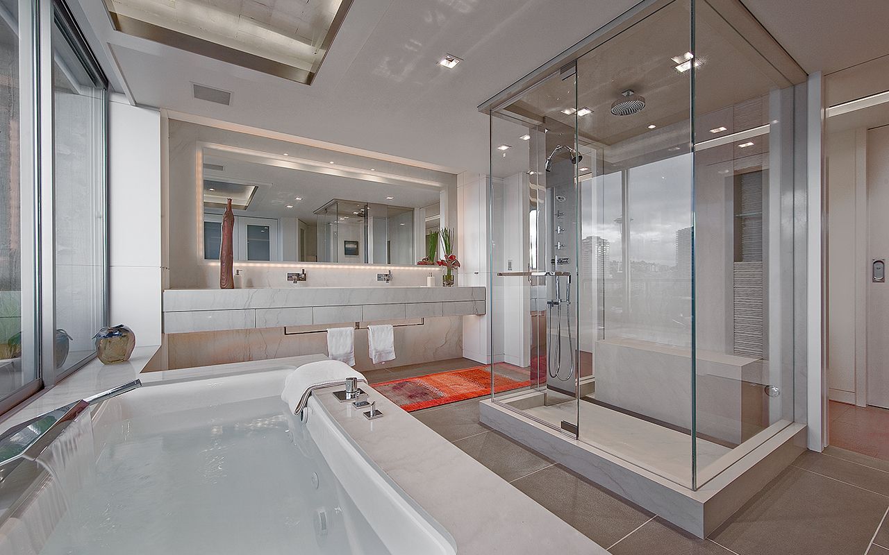 Atvadieties No Stikla Dušas Kabīnēm: Luksusa Klases Viesnīcas Pārņem Tendenci, Kas Novērš Pelējuma Veidošanos Vannas Istabā