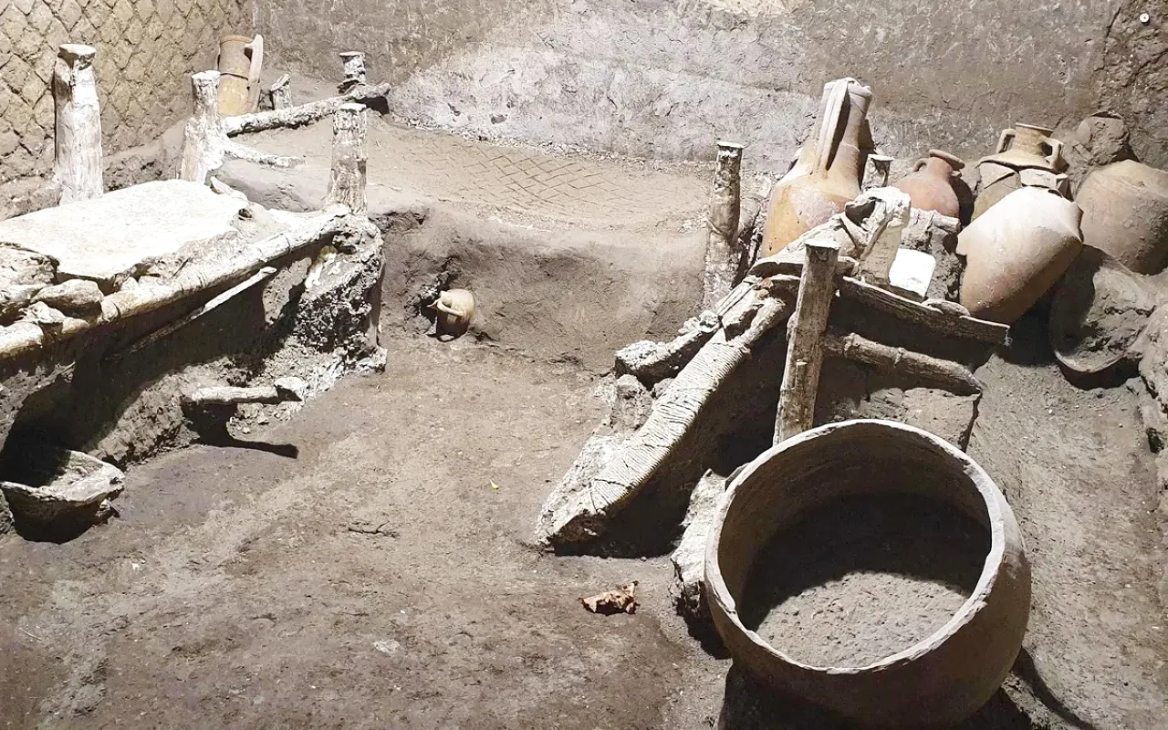 Arheologi Senajā Pompeju Kapenē Atklājuši Cilvēku Skulptūras Dabiskā Lielumā