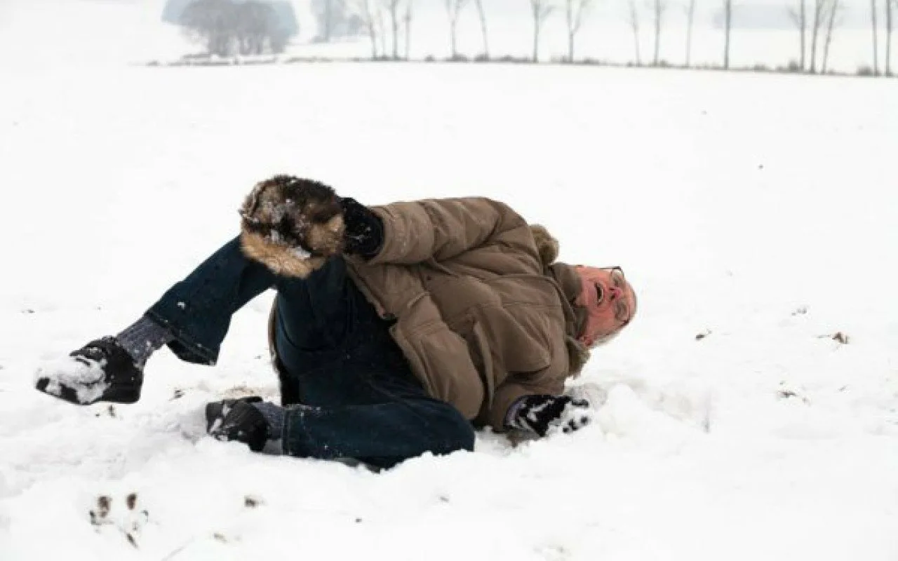 „Es Zaudēju Līdzsvaru Un Krītu, Tāpēc Reti Izkāpju Ārā”: Kritieni Vecāka Gadagājuma Cilvēkiem, Kā Izvairīties No Neuzmanības?