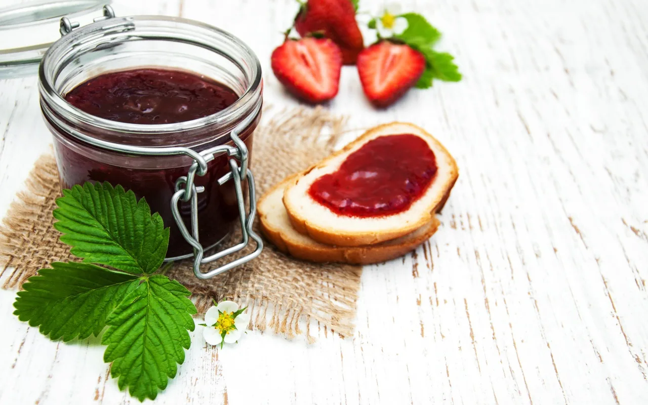 Kā Viegli Atvērt Ievārījuma Vai Džema Burku: Triks, Kas Novērsīs Triecienus Un Pārslodzi