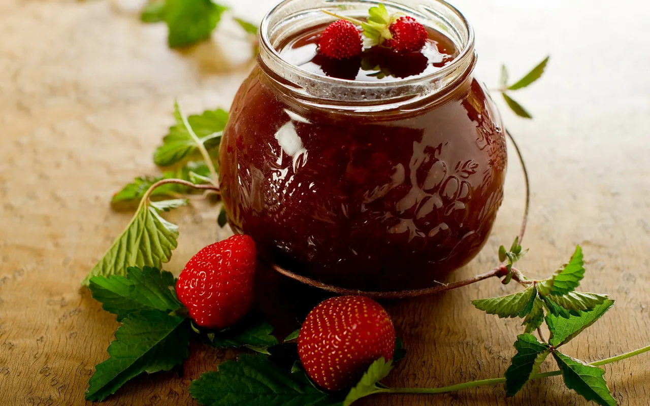 Kā Viegli Atvērt Ievārījuma Vai Džema Burku: Triks, Kas Novērsīs Triecienus Un Pārslodzi