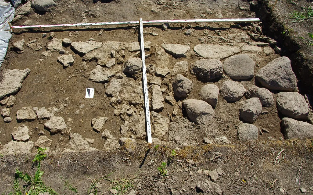 Šis Akmens, Kas Atrasts Vikingu Kapā, Var Mainīt Mūsu Priekšstatus Par Apbedīšanas Rituāliem.