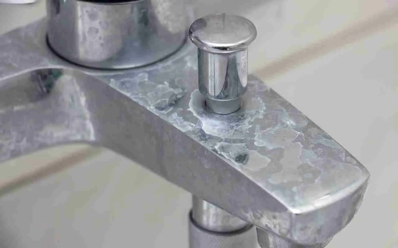 Ne Skābe, Ne Pārtikas Soda: Burvju Formula, Lai Uz Visiem Laikiem Atbrīvotos No Kaļķa Nogulsnēm Vannas Istabā.