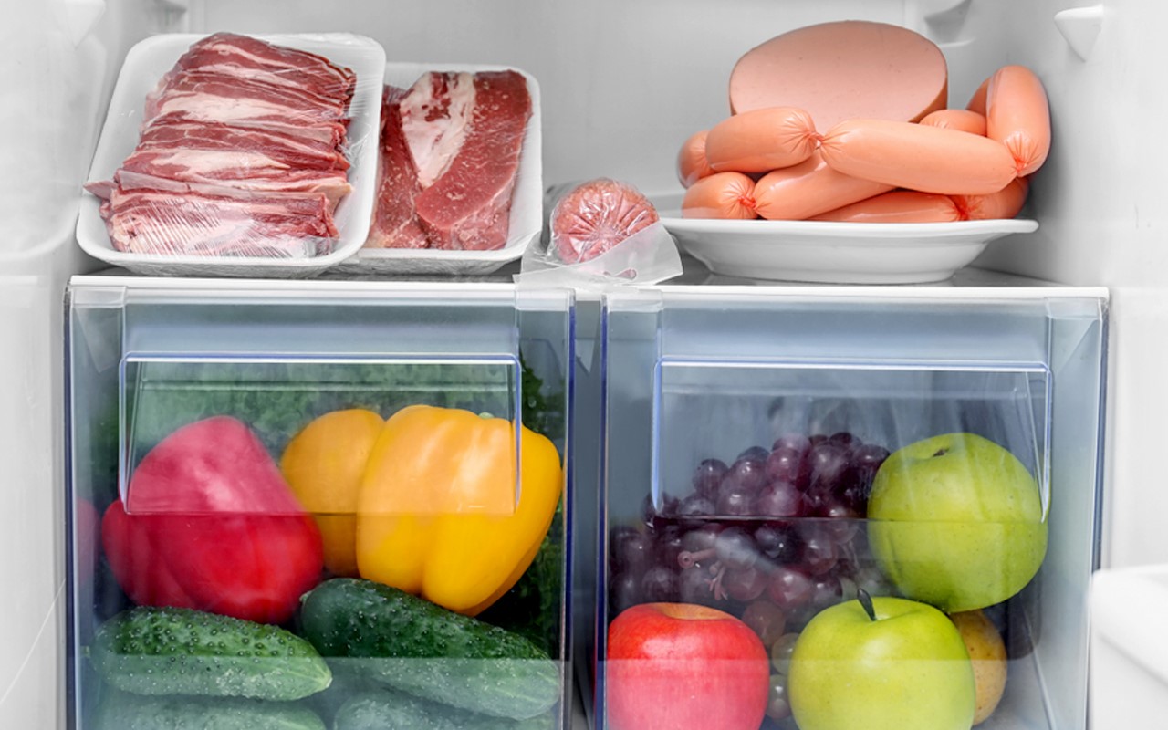 Nekāda Alumīnija Folija Un Polietilēna Plēve: Tas Ir „Latviešu Triks”, Kas Ļauj Uzglabāt Dārzeņus Ledusskapī, Neļaujot Tiem Sapūt.