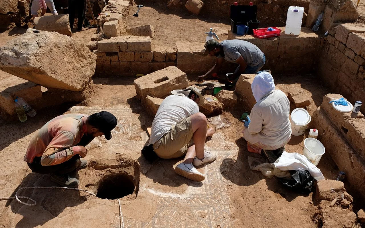 Arheologi Malagā Atklājuši 5000 Gadus Vecu Kapenes, Kas Piepildītas Ar Seniem Dārgumiem: «Tās Ir Neticami Labi Saglabājušās».