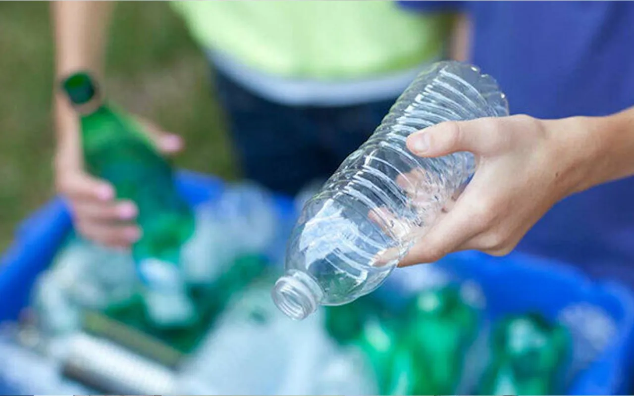 Plastmasas Pudeles Turpina Mainīties, Pēc Neņemamajiem Vākiem Parādījās Vēl Viena Jaunāka: Tādas Tās Būs.